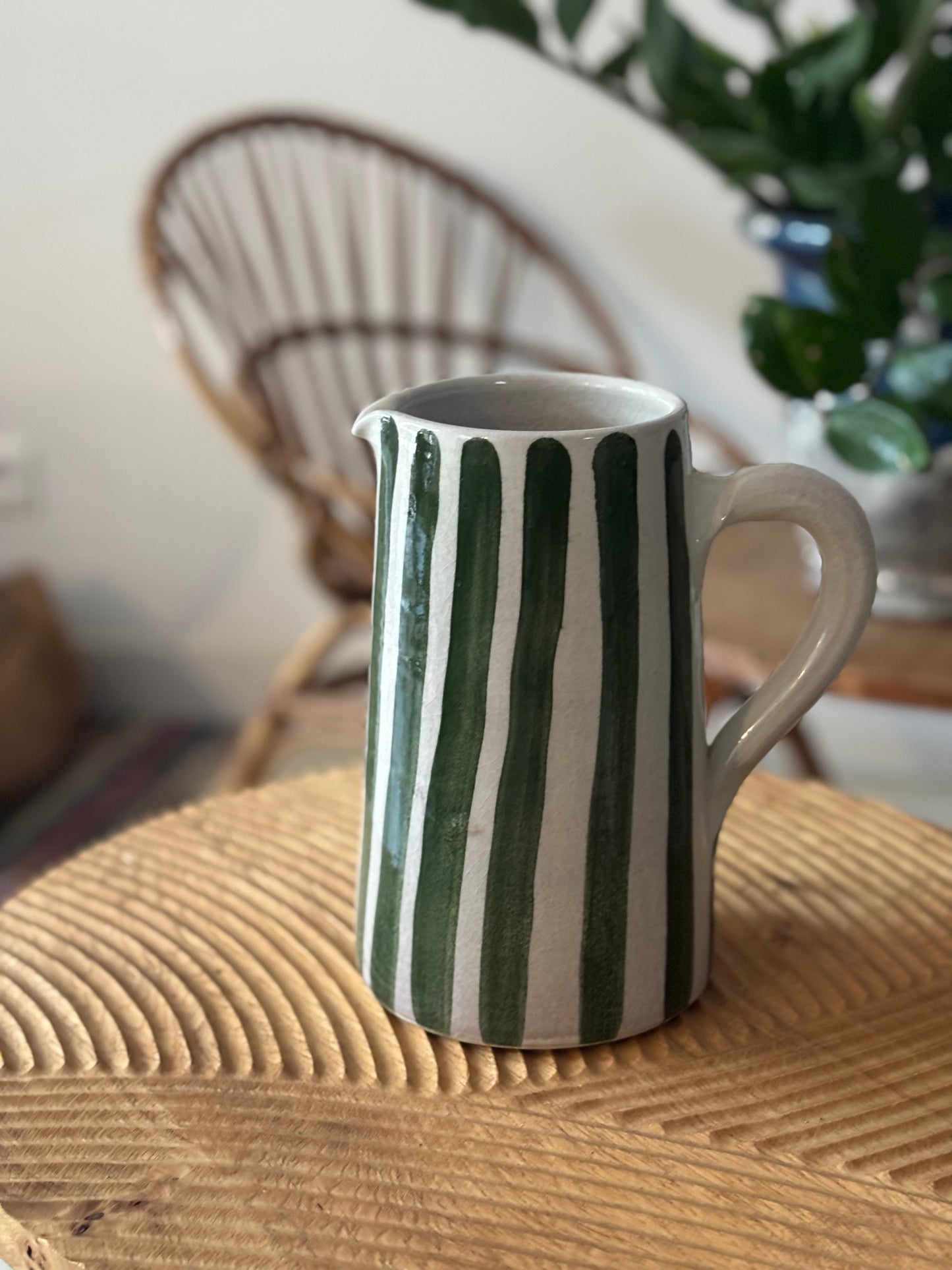 Carafe rayée en céramique