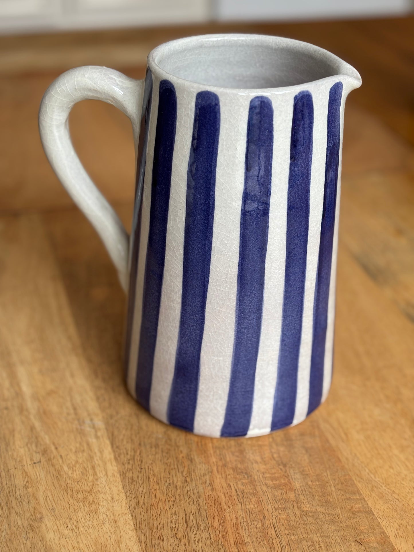 Carafe rayée en céramique