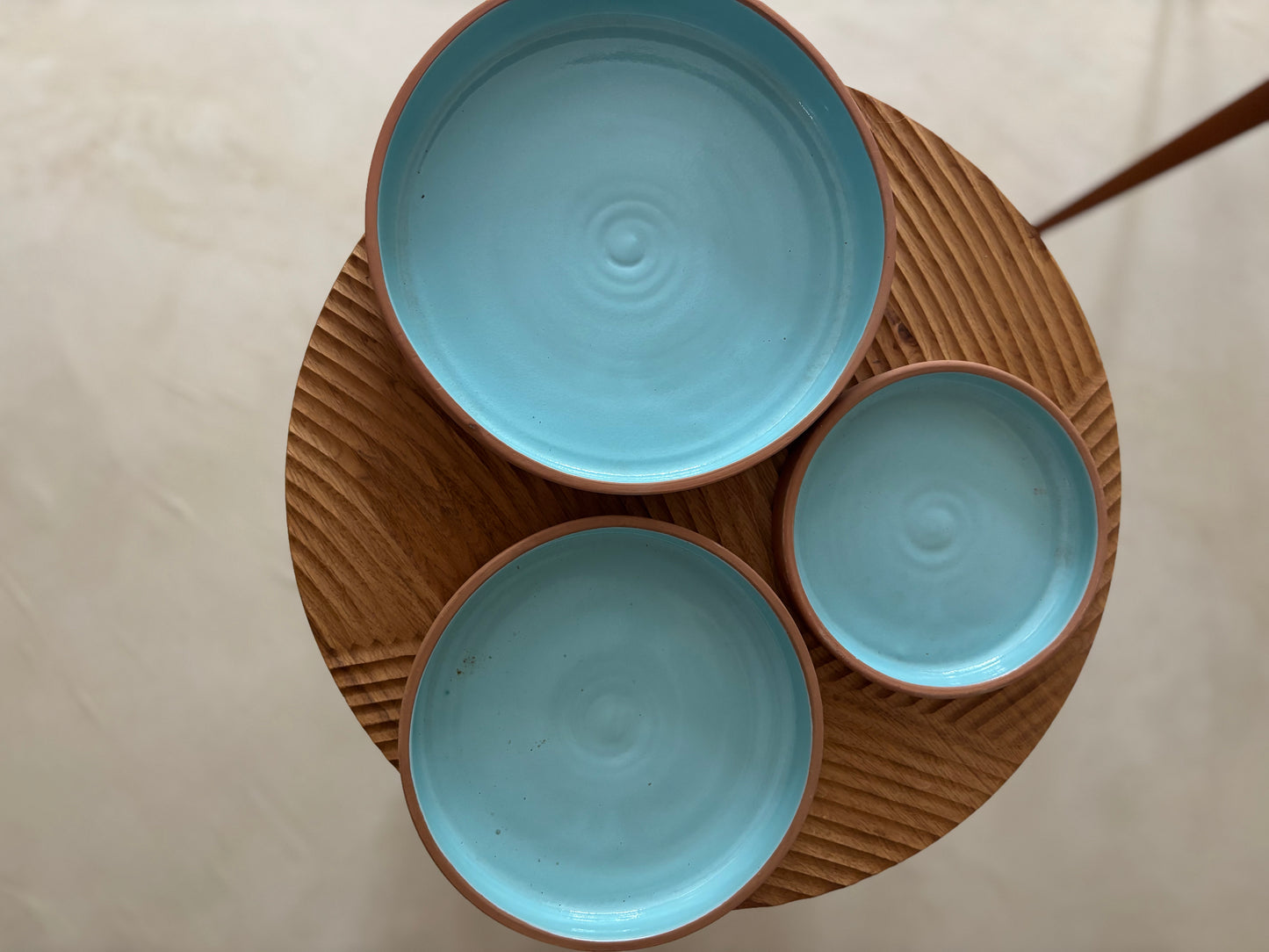 Assiettes en terre cuite – Collection Dunes